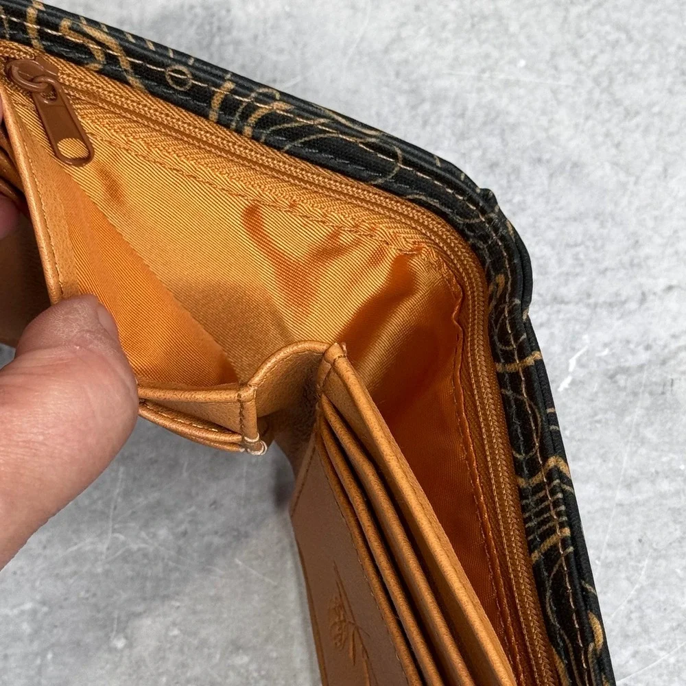 Unbranded bifold wallet